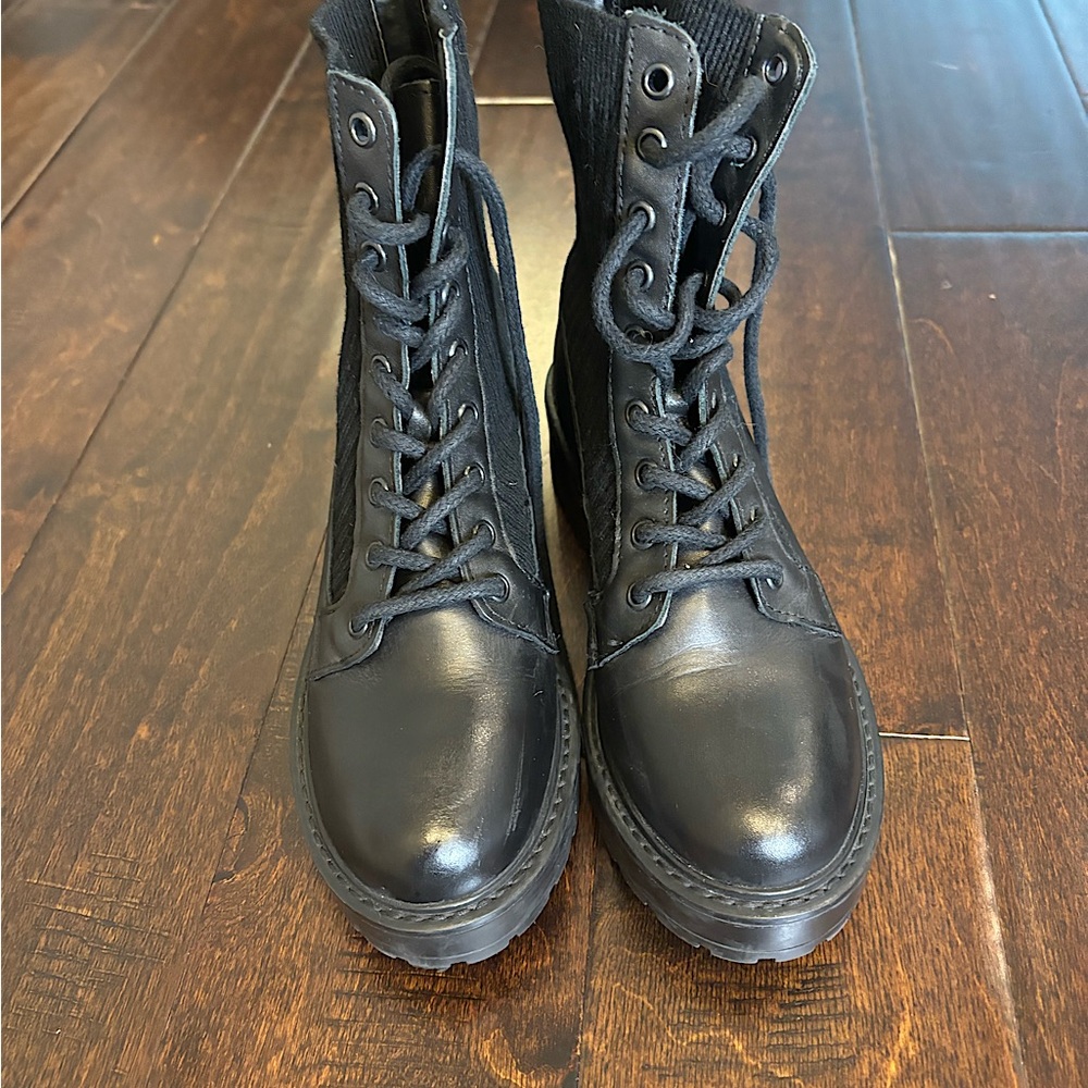 Steve Madden lace up combat boots size 7.5